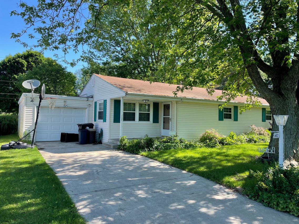 602 E 5th St., Mackinaw, IL 61755