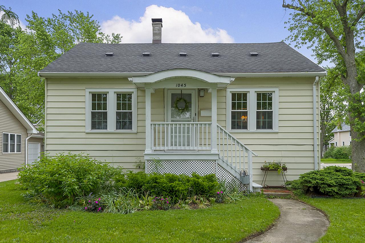 1045 S Ashland Ave., La Grange, IL 60525