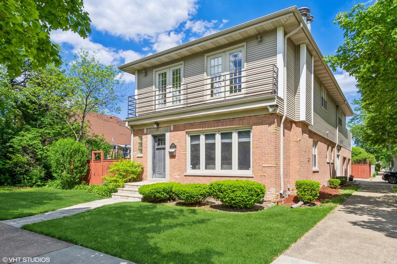 6301 N Lowell Ave., Chicago, IL 60646