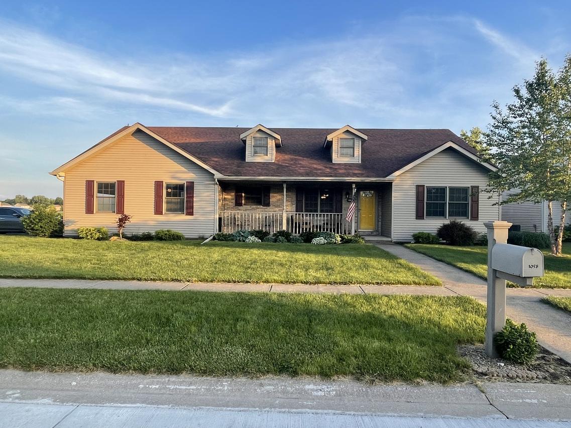 1058 Oakbrook Ave., Chatham, IL 62629