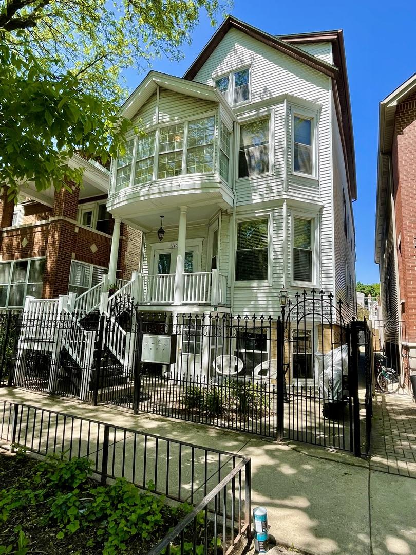 2108 W Belle Plaine Ave., Chicago, IL 60618
