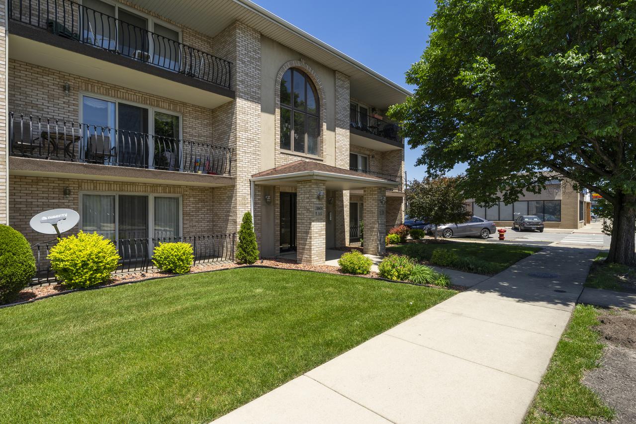 6136 W 63rd St. #2W, Chicago, IL 60638