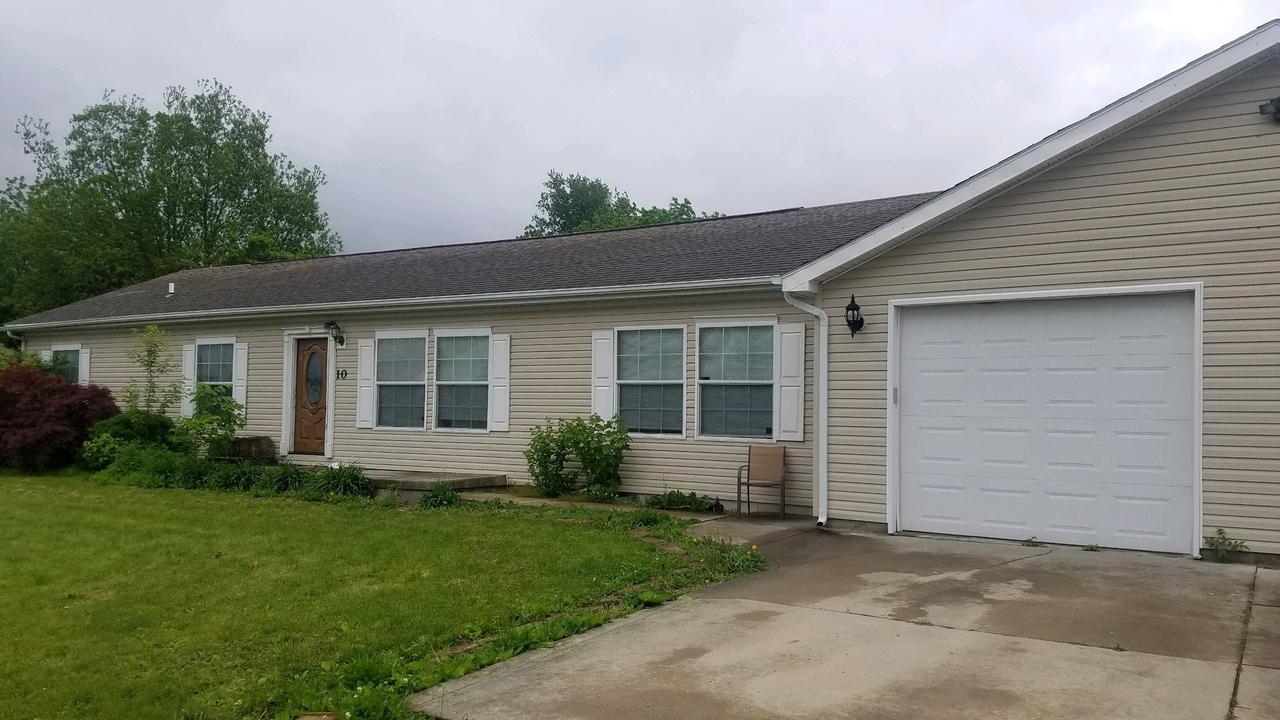 10 Seth Dunscomb Dr., Sullivan, IL 61951