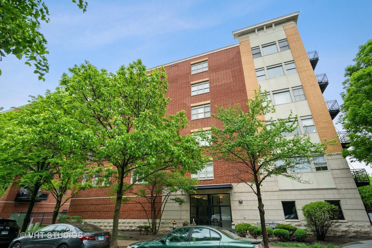 2300 W Saint Paul Ave. #302, Chicago, IL 60647