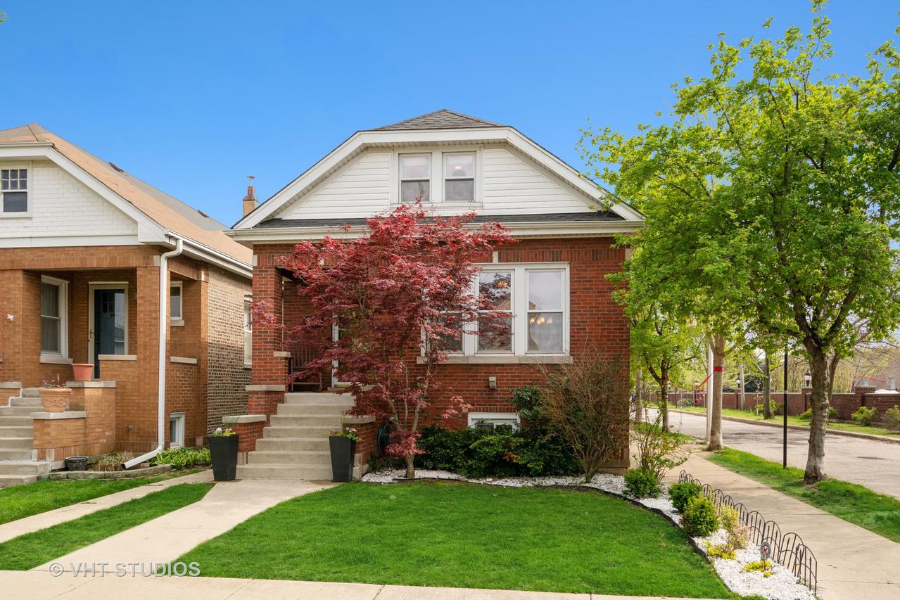 2459 W Berenice Ave., Chicago, IL 60618