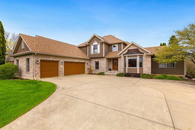 35 Maple Ridge Ln., Yorkville, IL 60560