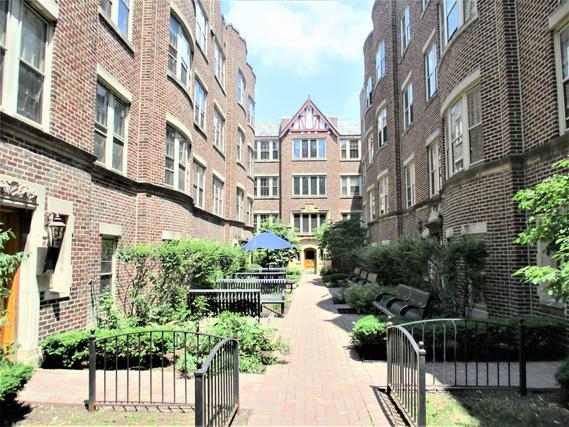 1120 Washington Blvd. #1B, Oak Park, IL 60302