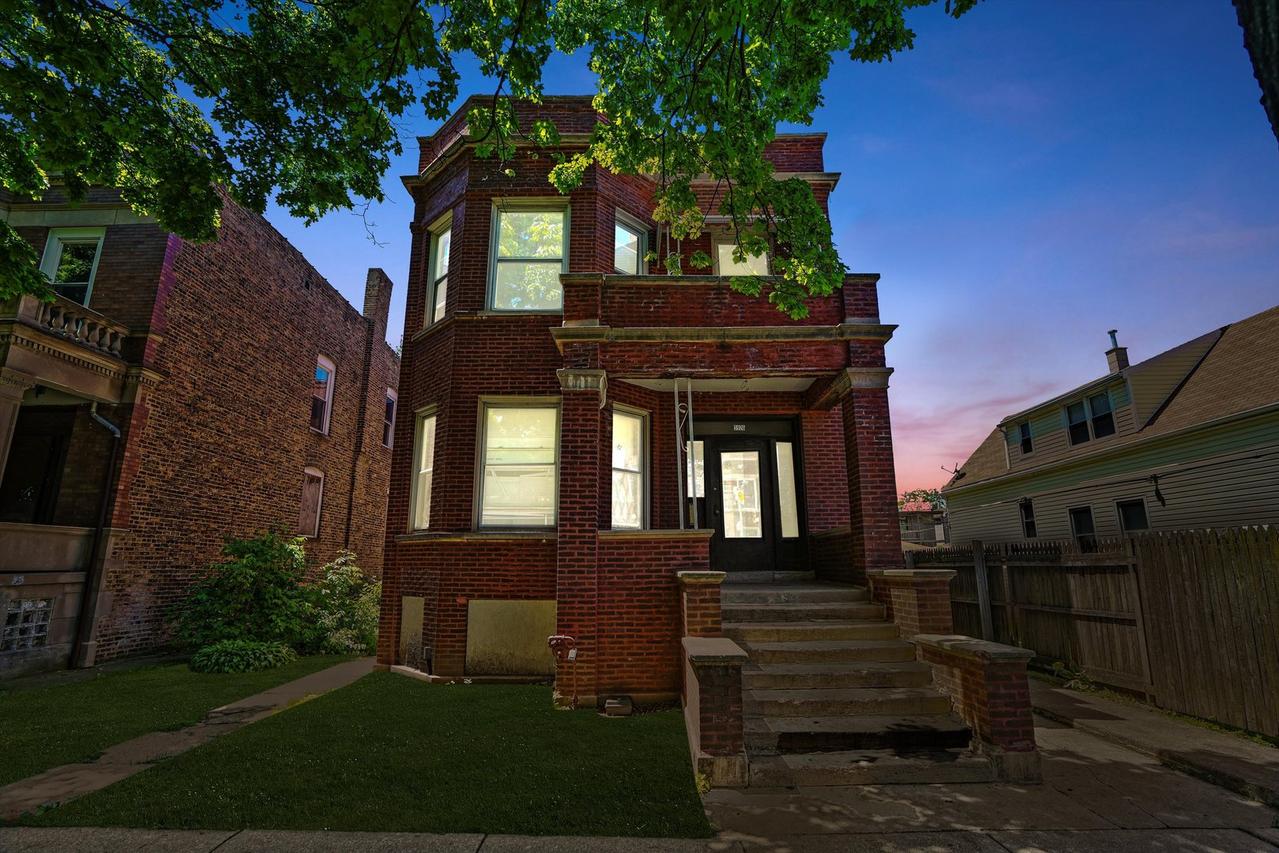 5926 S Elizabeth St., Chicago, IL 60636