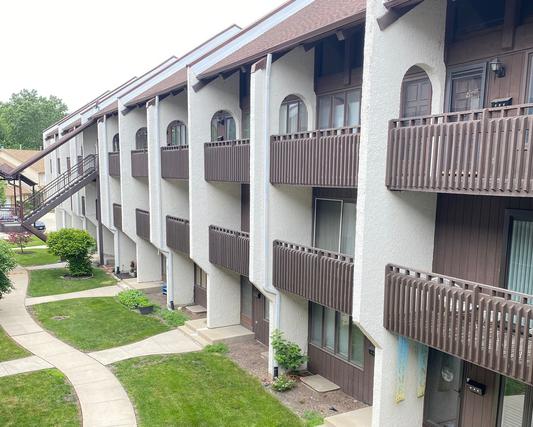 6600 W Woodriver Dr. #202, Niles, IL 60714