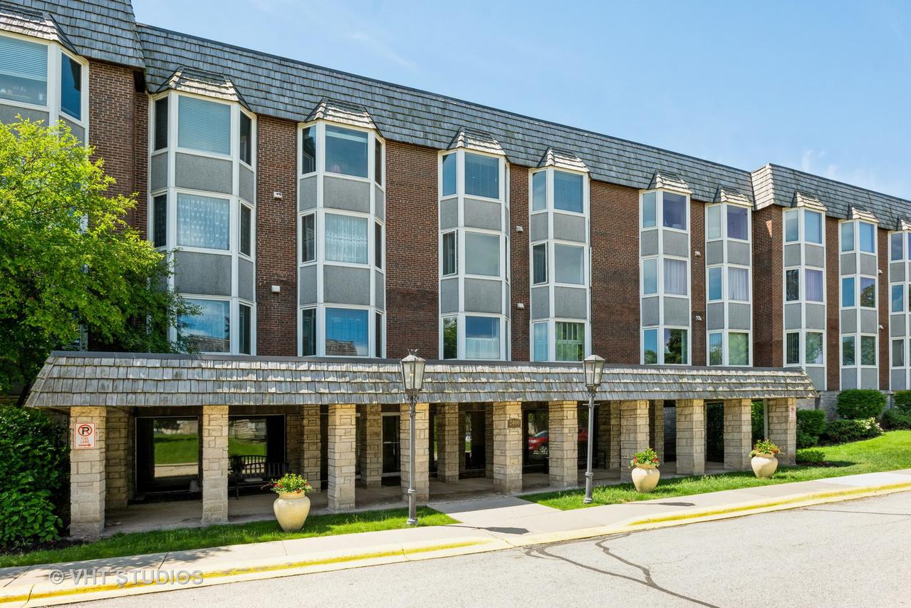 2400 Windsor Mall #2H, Park Ridge, IL 60068