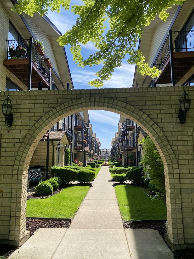 5147 N East River Rd. #341D, Chicago, IL 60656