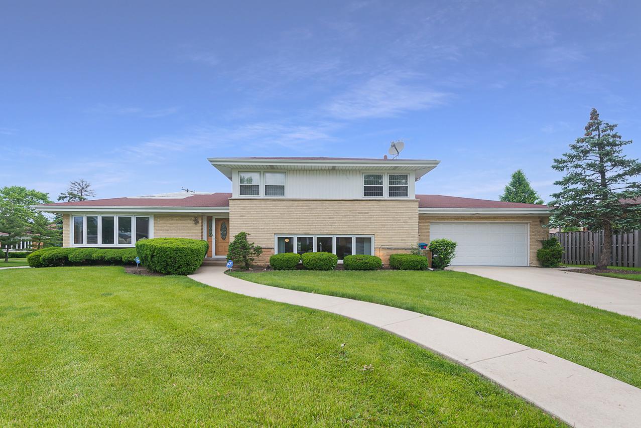 8060 W Balmoral Ave., Norwood Park Township, IL 60656