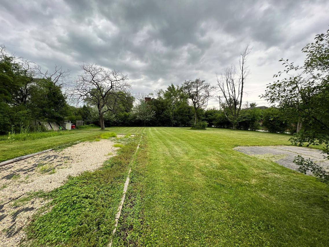 2143 Glen Oak Dr., Glenview, IL 60025