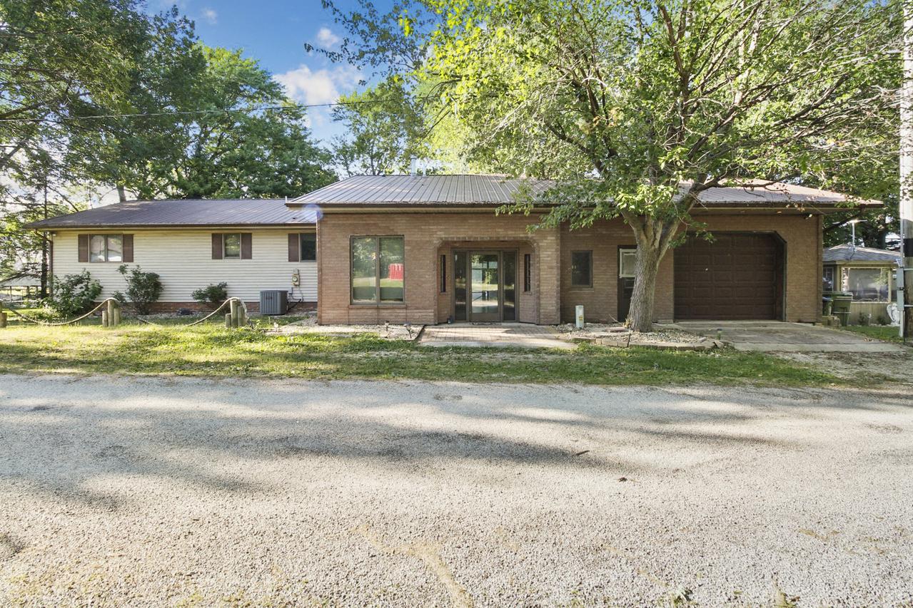 15 Prahls Dr., Neoga, IL 62447