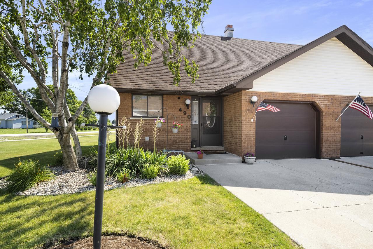 490 Fairview Dr., Manhattan, IL 60442