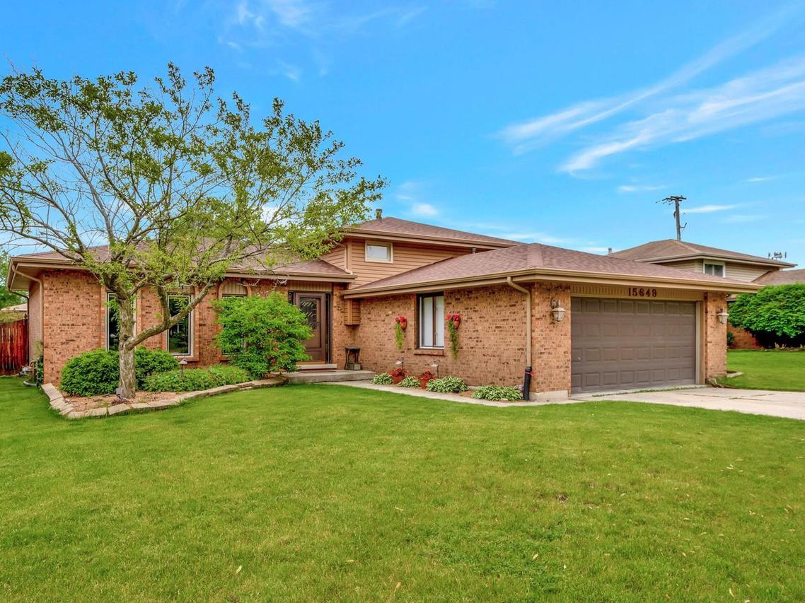 15649 Long Ave., Oak Forest, IL 60452