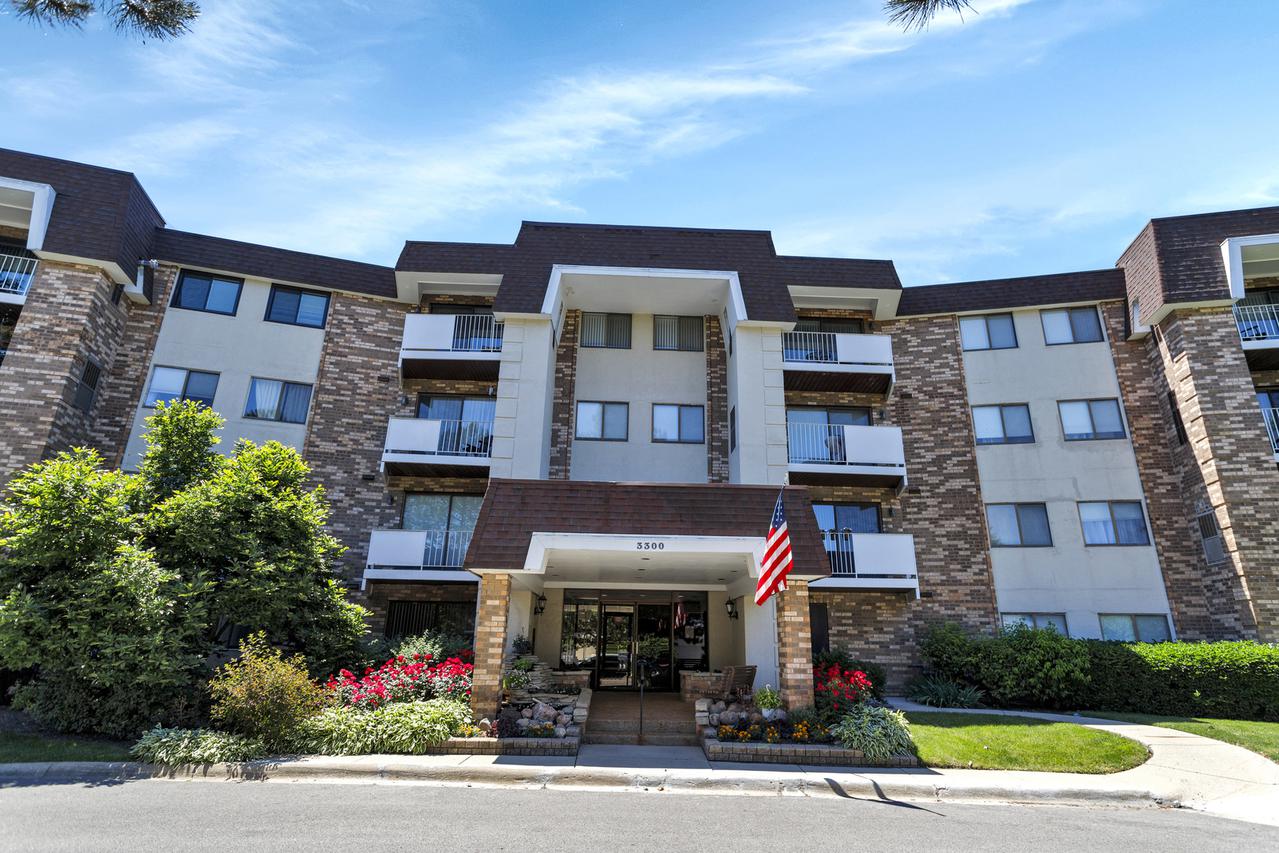 3300 N Carriageway Dr. #115, Arlington Heights, IL 60004