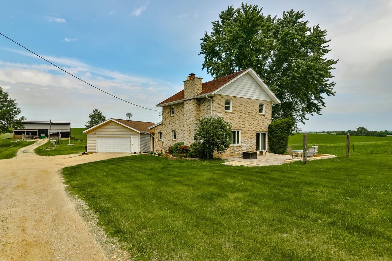 5928 E Johnson Rd., Freeport, IL 61032