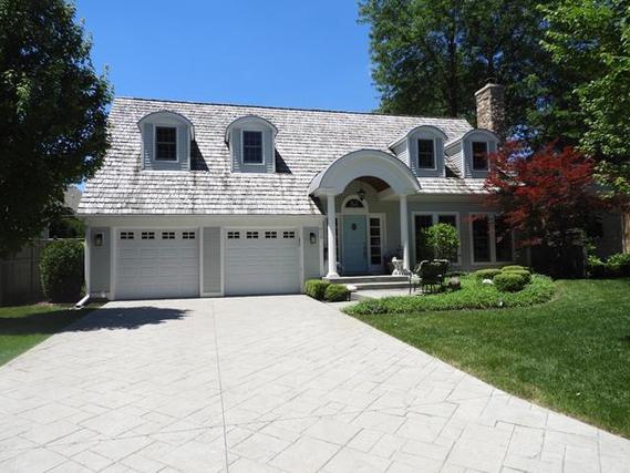 415 Wrightwood Ter., Libertyville, IL 60048