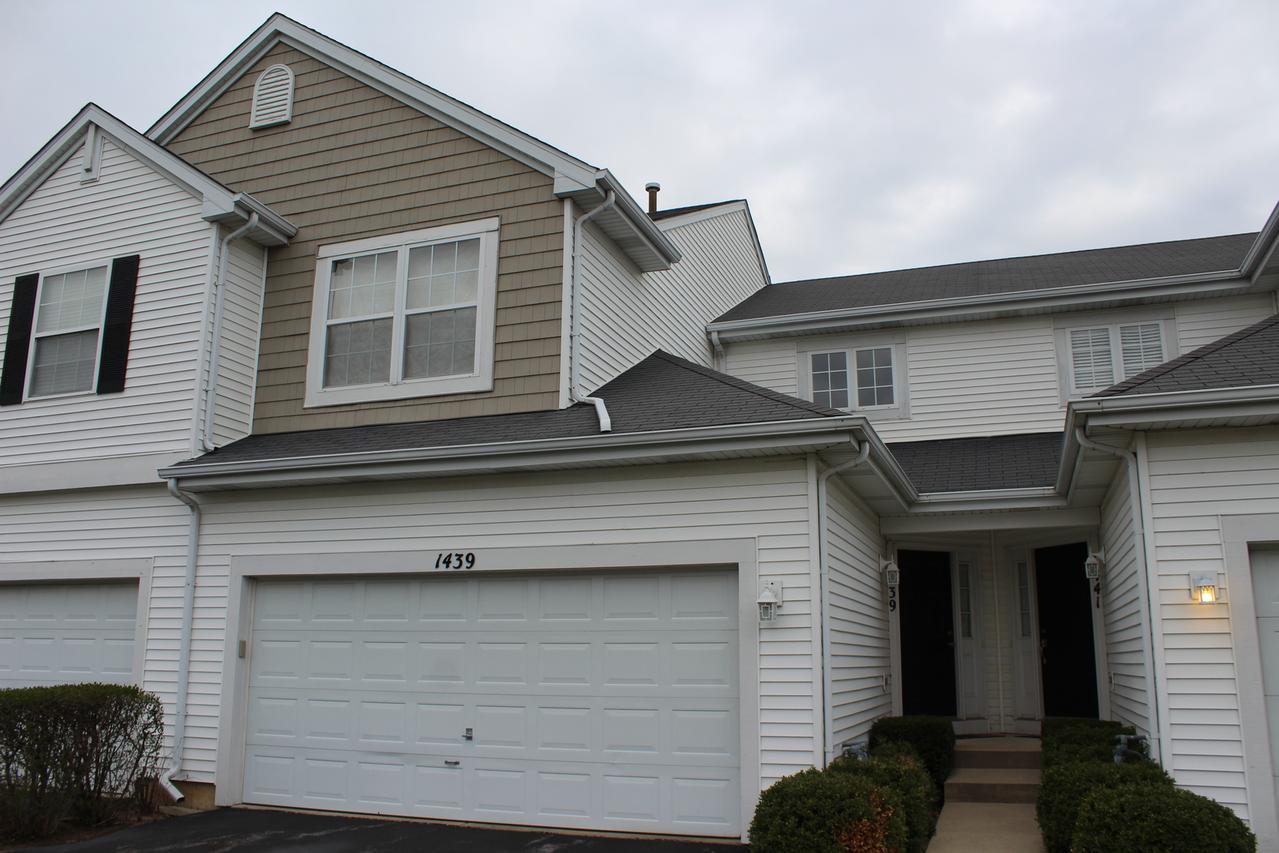 1439 Meadowsedge Ln., Carpentersville, IL 60110