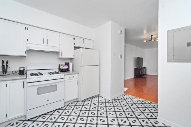 4113 W Kamerling Ave. #3B, Chicago, IL 60651