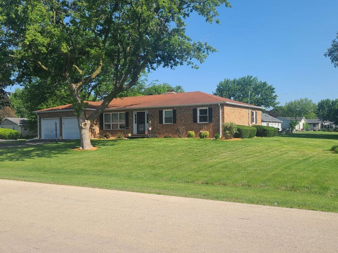 10970 E South Woodlawn Dr., Rochelle, IL 61068