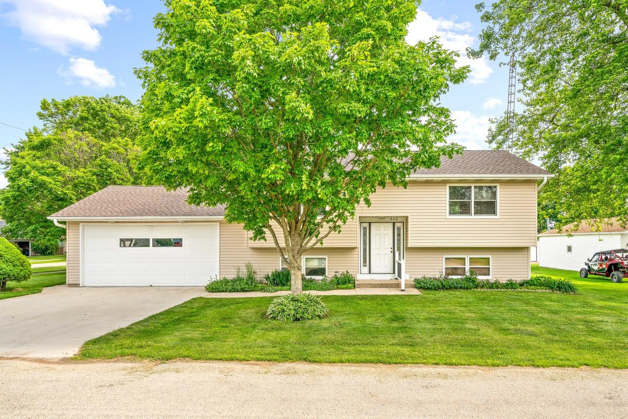 220 Wiley Ave., Paw Paw, IL 61353