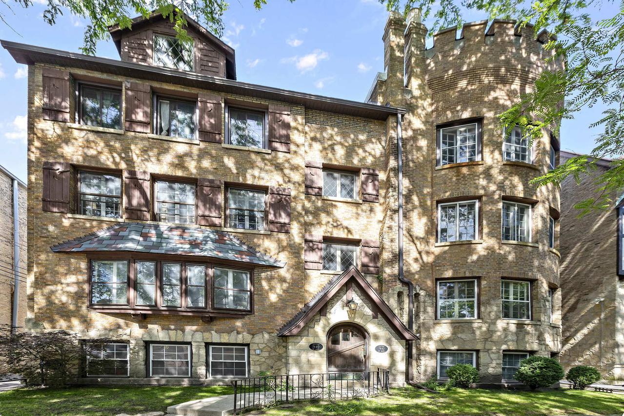 7440 N Hoyne Ave. #1S, Chicago, IL 60645