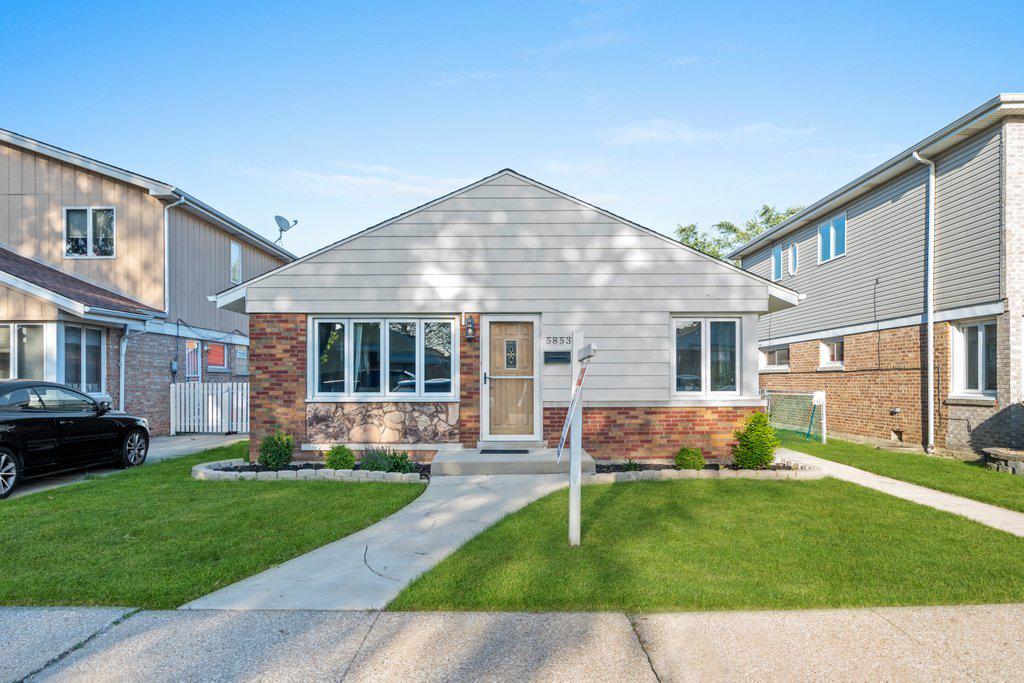 5853 S Nagle Ave., Chicago, IL 60638