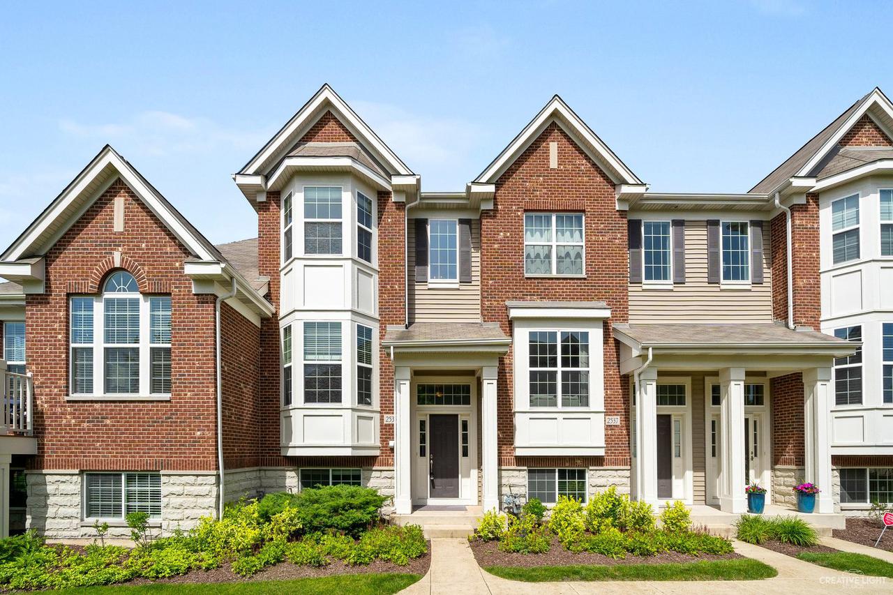 2535 Dunraven Ave., Naperville, IL 60540