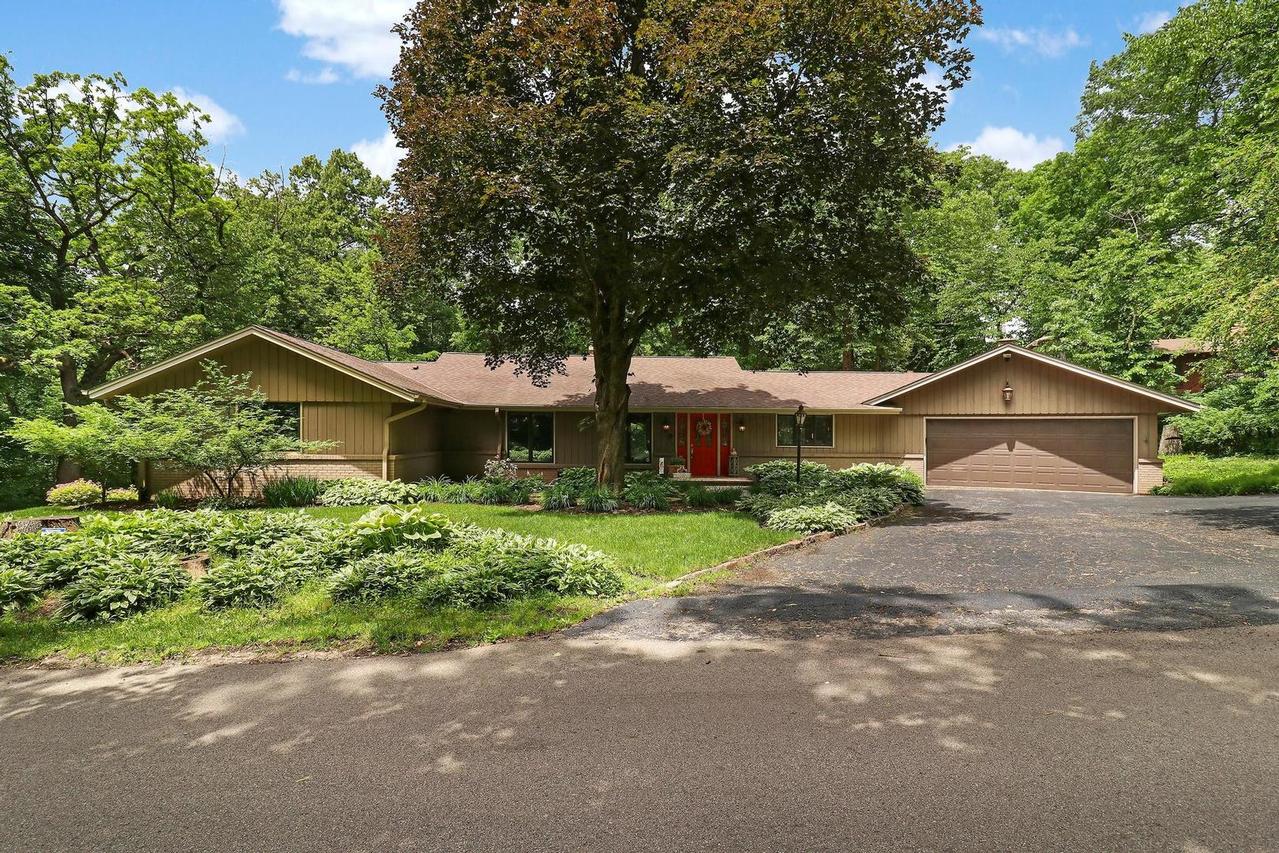 112 River Dr., Trout Valley, IL 60013