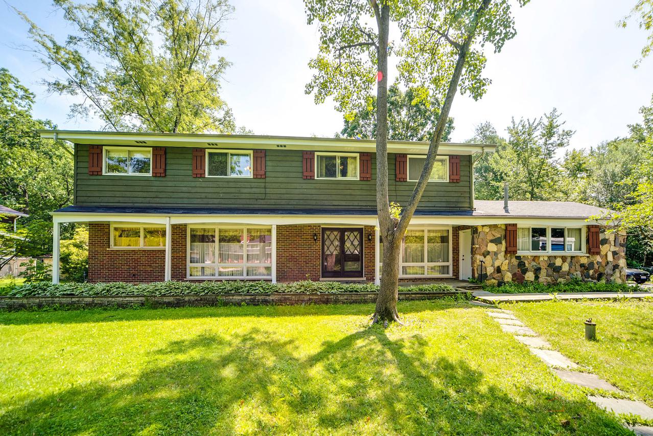 1375 Kenilwood Ln., Riverwoods, IL 60015