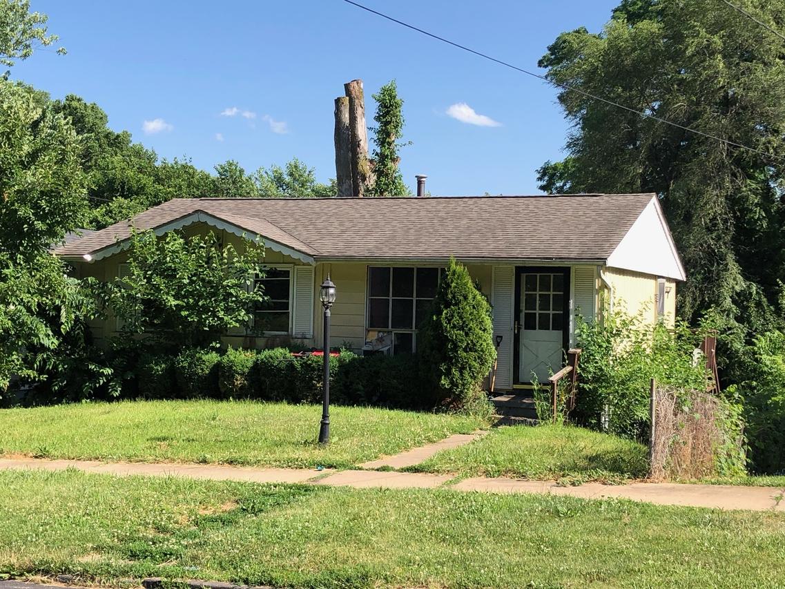 1308 W 3rd Ave., Peoria, IL 61605