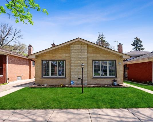 12447 S Perry Ave., Chicago, IL 60628