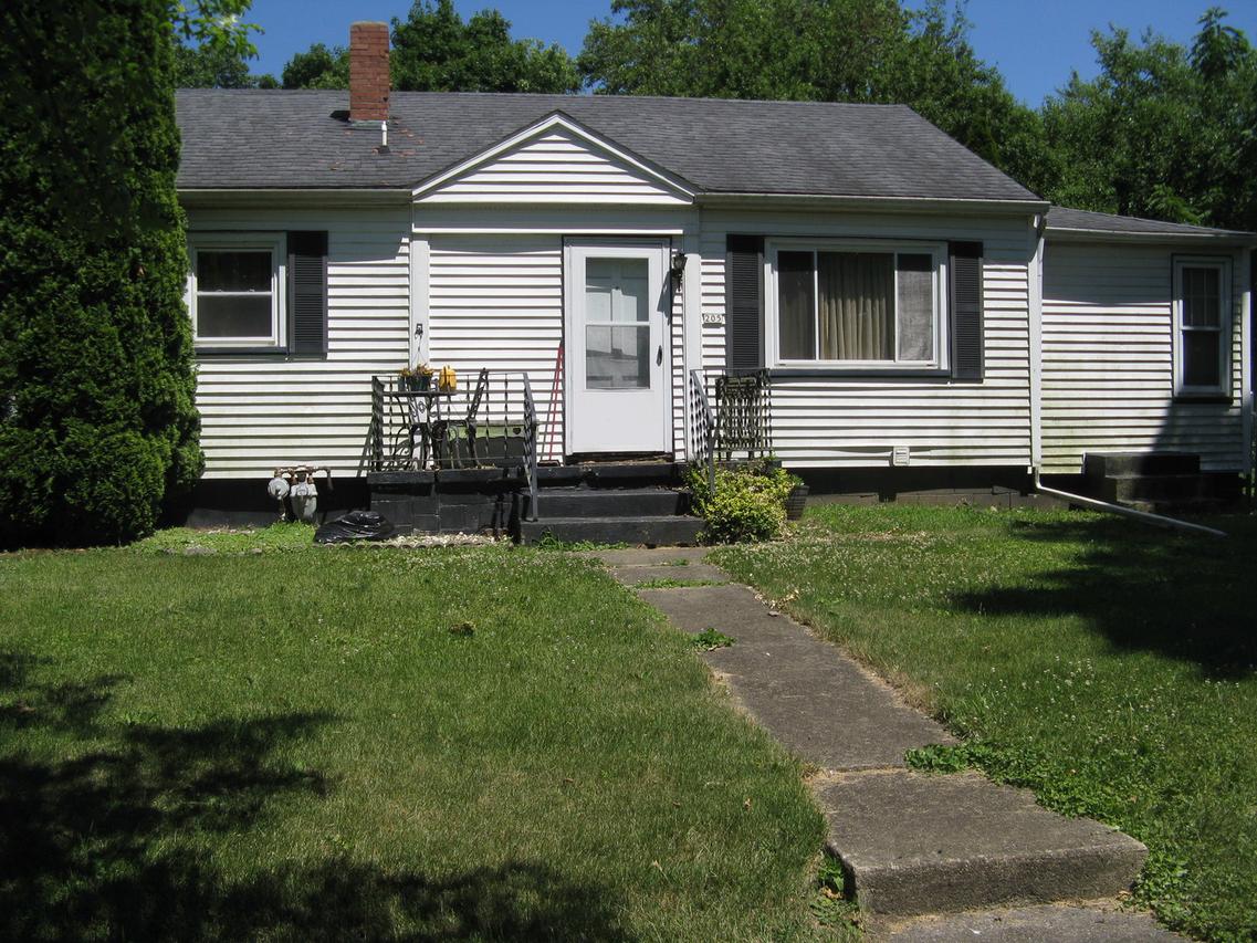 205 N High St., Sibley, IL 61773