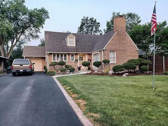 458 S Stratford Ave., Elmhurst, IL 60126
