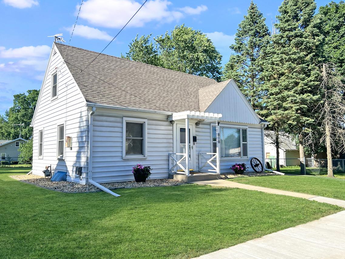 818 W Cleveland St., Freeport, IL 61032
