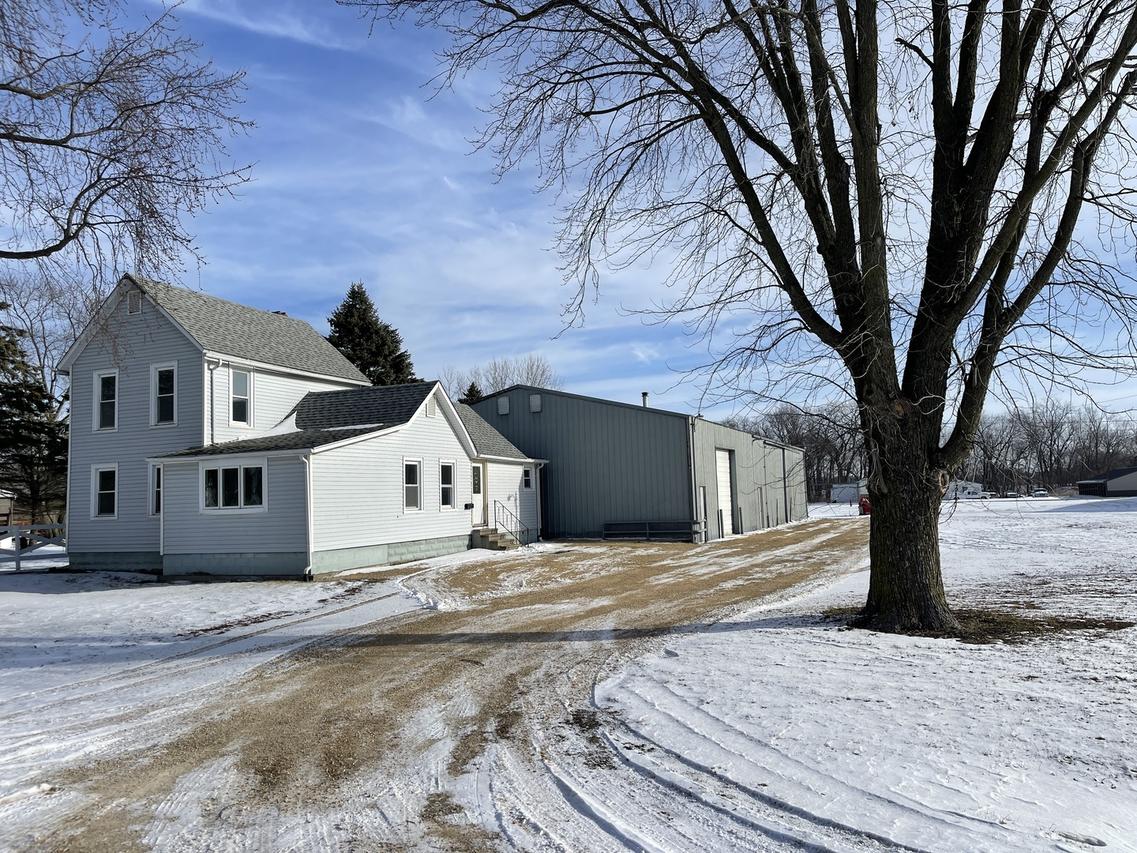 225 N Jefferson Ave., Amboy, IL 61310