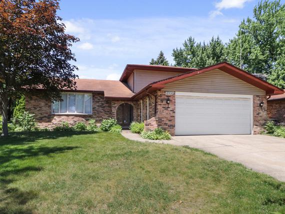 18432 Lange St., Lansing, IL 60438