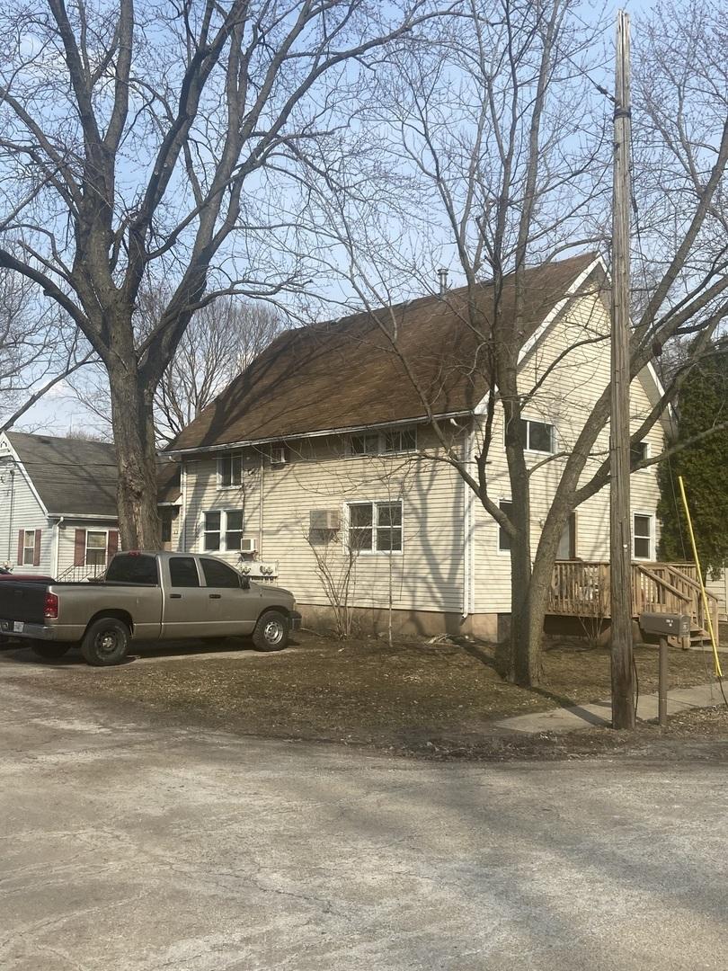 300 Canal St., Utica, IL 61373