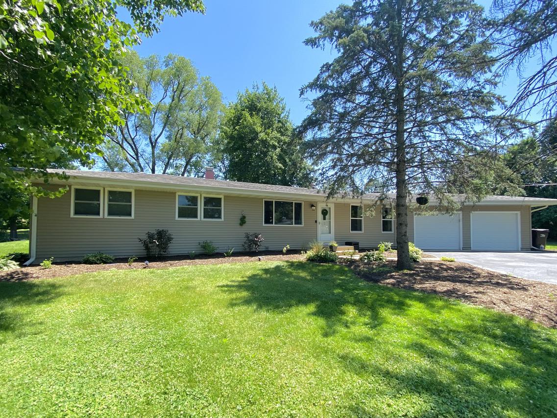 2825 Sun Valley Dr., Cary, IL 60013