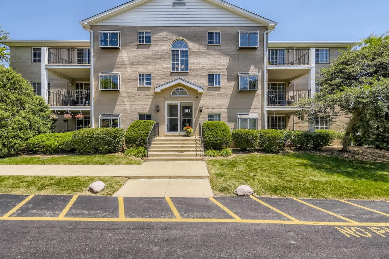 451 Valley Dr. #302, Naperville, IL 60563