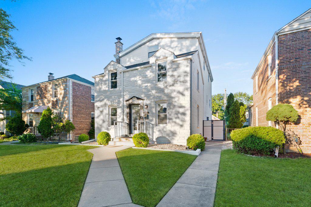 3227 N Panama Ave., Chicago, IL 60634