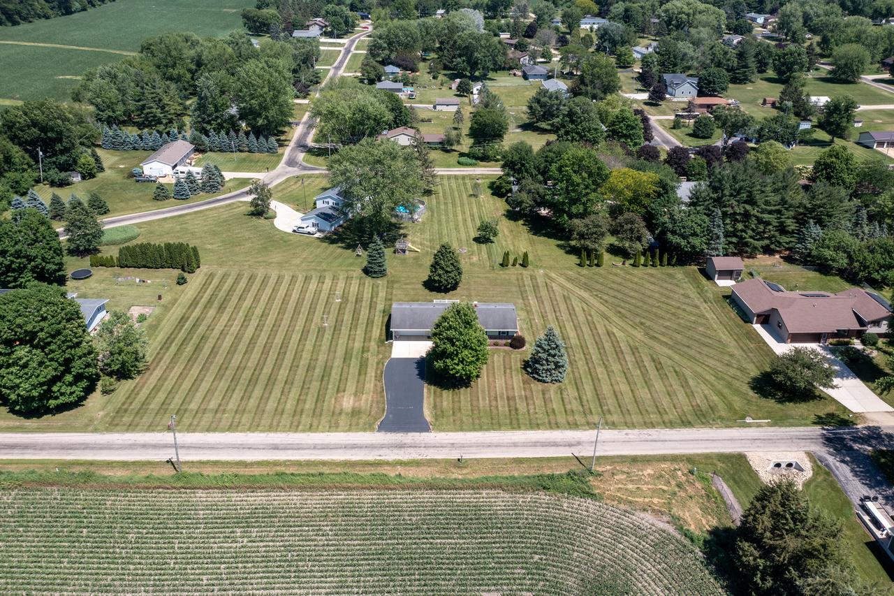 2413 N Blumendahl Rd., Freeport, IL 61032