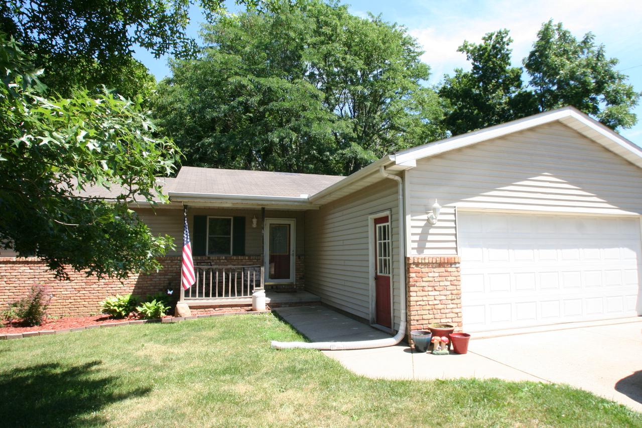 4 Londonderry Dr., Mackinaw, IL 61755