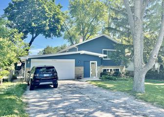 33365 N Valley View Dr., Grayslake, IL 60030