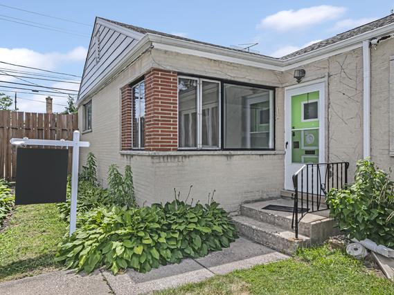 716 Dobson St., Evanston, IL 60202