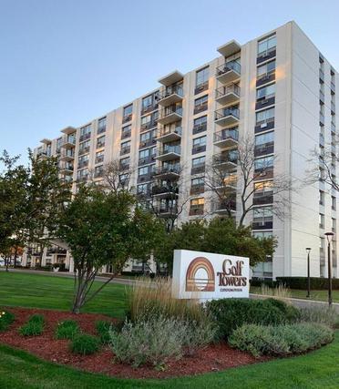 9009 W Golf Rd. #7I, Des Plaines, IL 60016