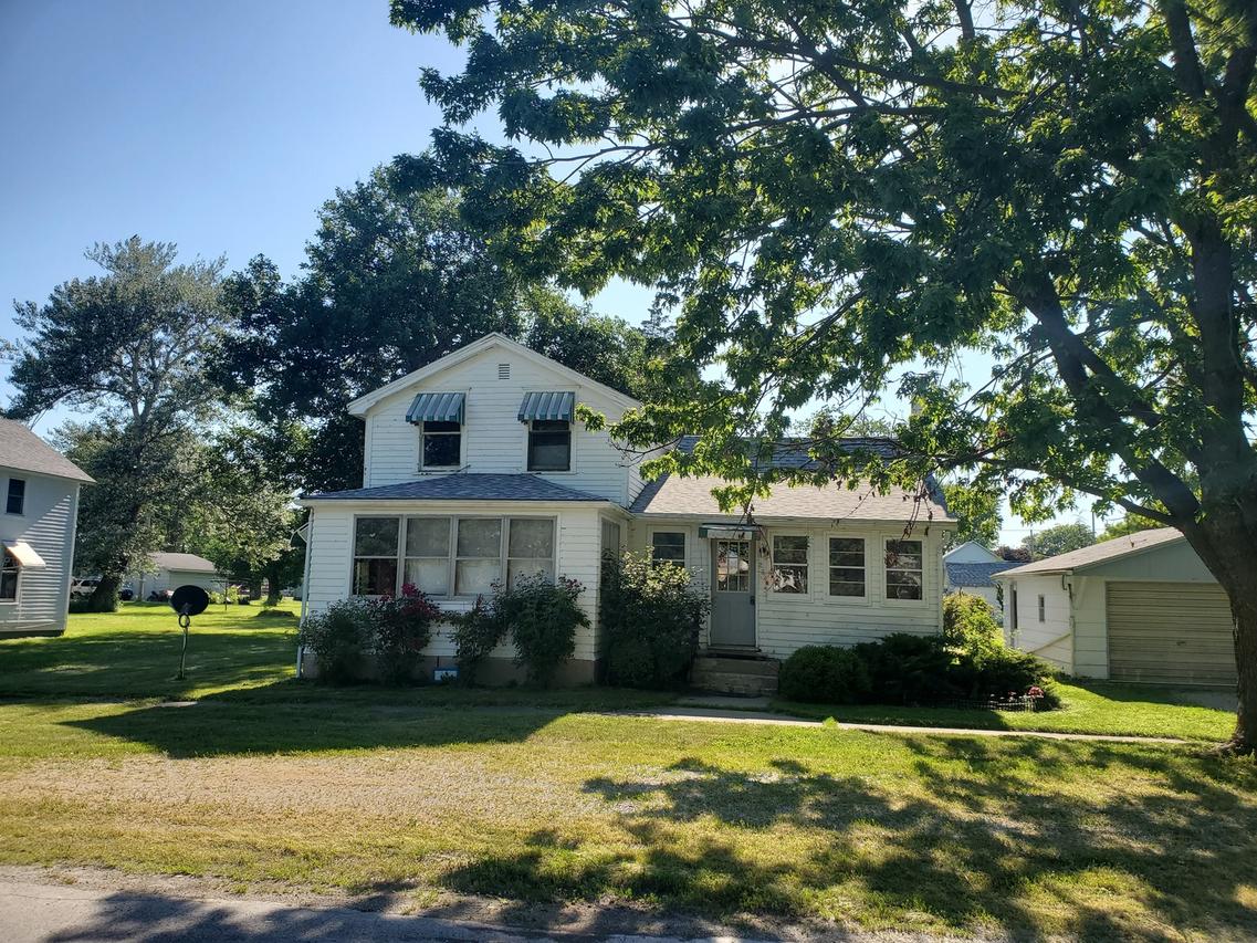 224 Douglas St., Gilman, IL 60938