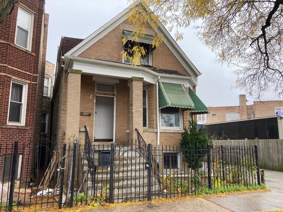 1353 N Harding Ave., Chicago, IL 60651